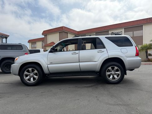 Used 2006 Toyota 4Runner 2WD SR5 V8 image 2