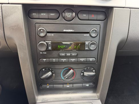 Used 2006 Ford Mustang Premium Convertible RWD image 8