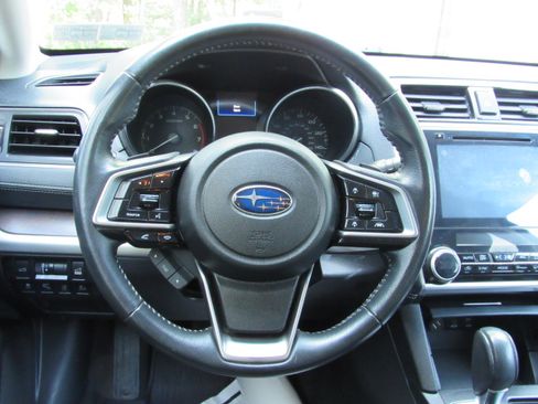 Used 2018 Subaru Outback 2.5i Limited AWD/4WD image 18