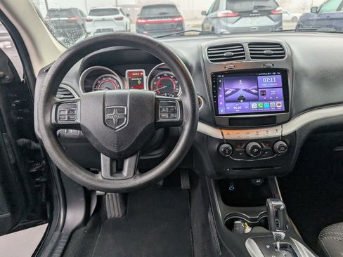 Used 2019 Dodge Journey SE image 9