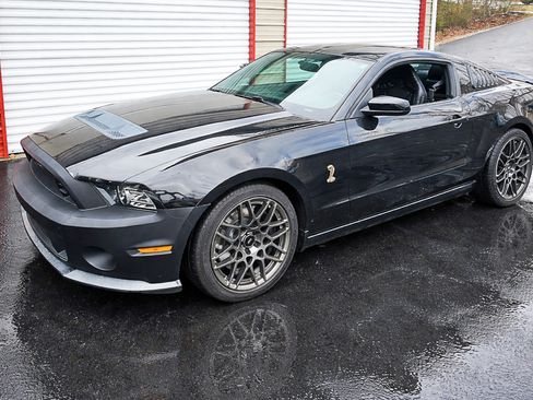 Used 2013 Ford Mustang Shelby GT500 image 2