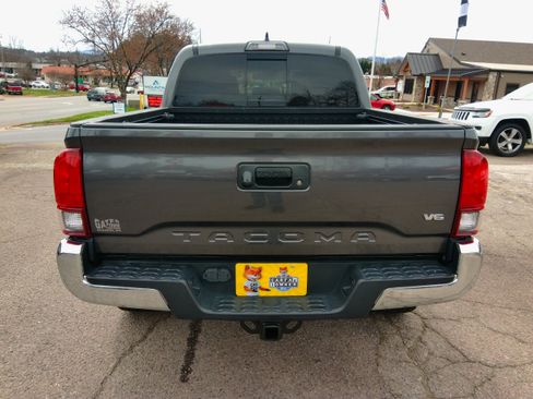 Used 2018 Toyota Tacoma TRD Off-Road image 11