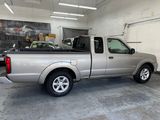Used 2004 Nissan Frontier XE image 3