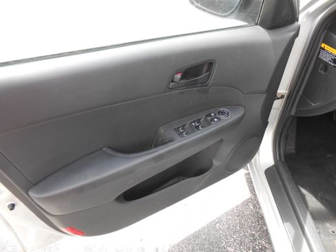 Used 2010 Hyundai Elantra Touring GLS FWD image 11