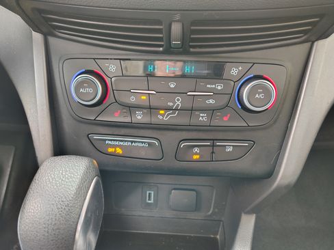 Used 2018 Ford Escape SE image 13