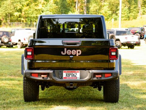Used 2024 Jeep Gladiator Mojave image 2