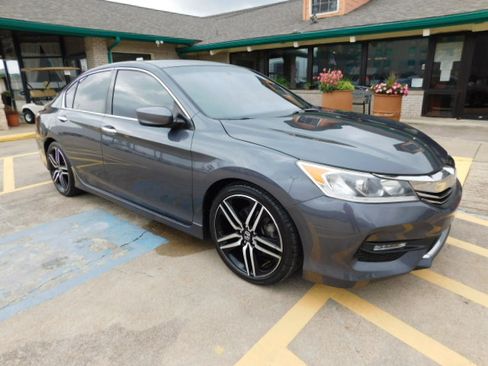 Used 2017 Honda Accord Sport Special Edition Sedan image 2