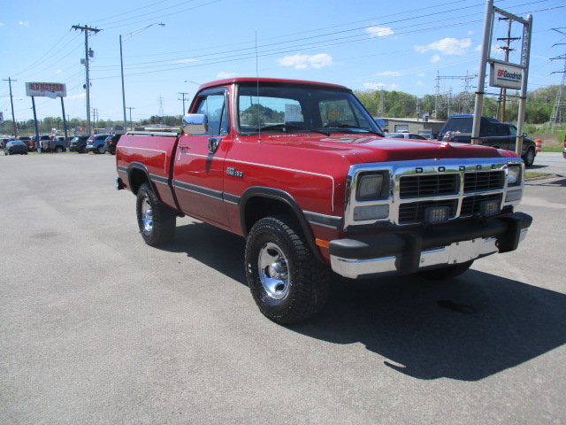 Used 1991 Dodge D/W Truck 150 AWD/4WD image 4