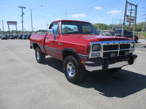 Used 1991 Dodge D/W Truck 150 AWD/4WD image 4