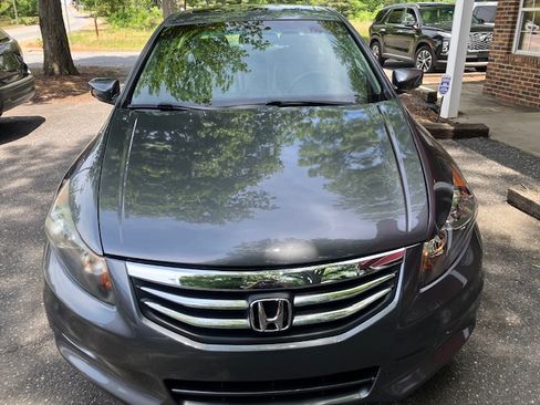 Used 2011 Honda Accord EX-L V6 Sedan image 2