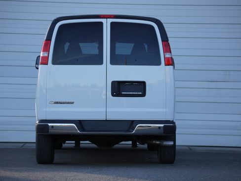 Used 2021 Chevrolet Express 3500 LT image 5