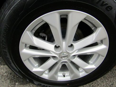 Used 2016 Nissan Rogue SV image 9