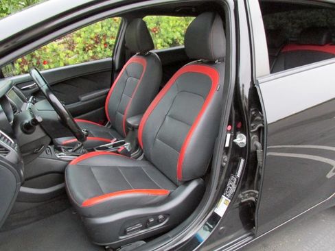 Used 2017 Kia Forte SX image 12