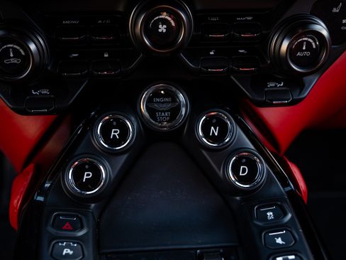 Used 2022 Aston Martin V8 Vantage image 19