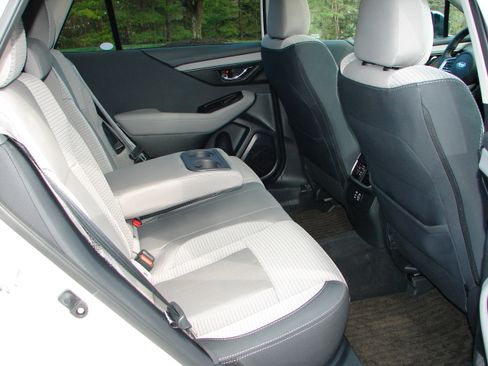 Used 2025 Subaru Outback Premium image 10