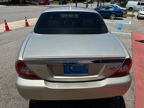 Used 2009 Jaguar XJ Vanden Plas RWD image 9