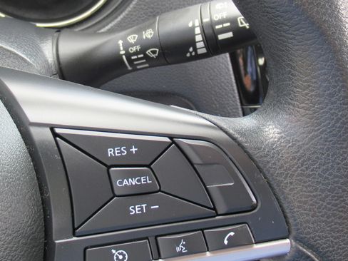 Used 2018 Nissan Rogue S image 19