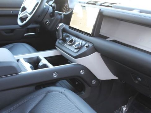 Used 2025 Land Rover Defender 110 S image 26