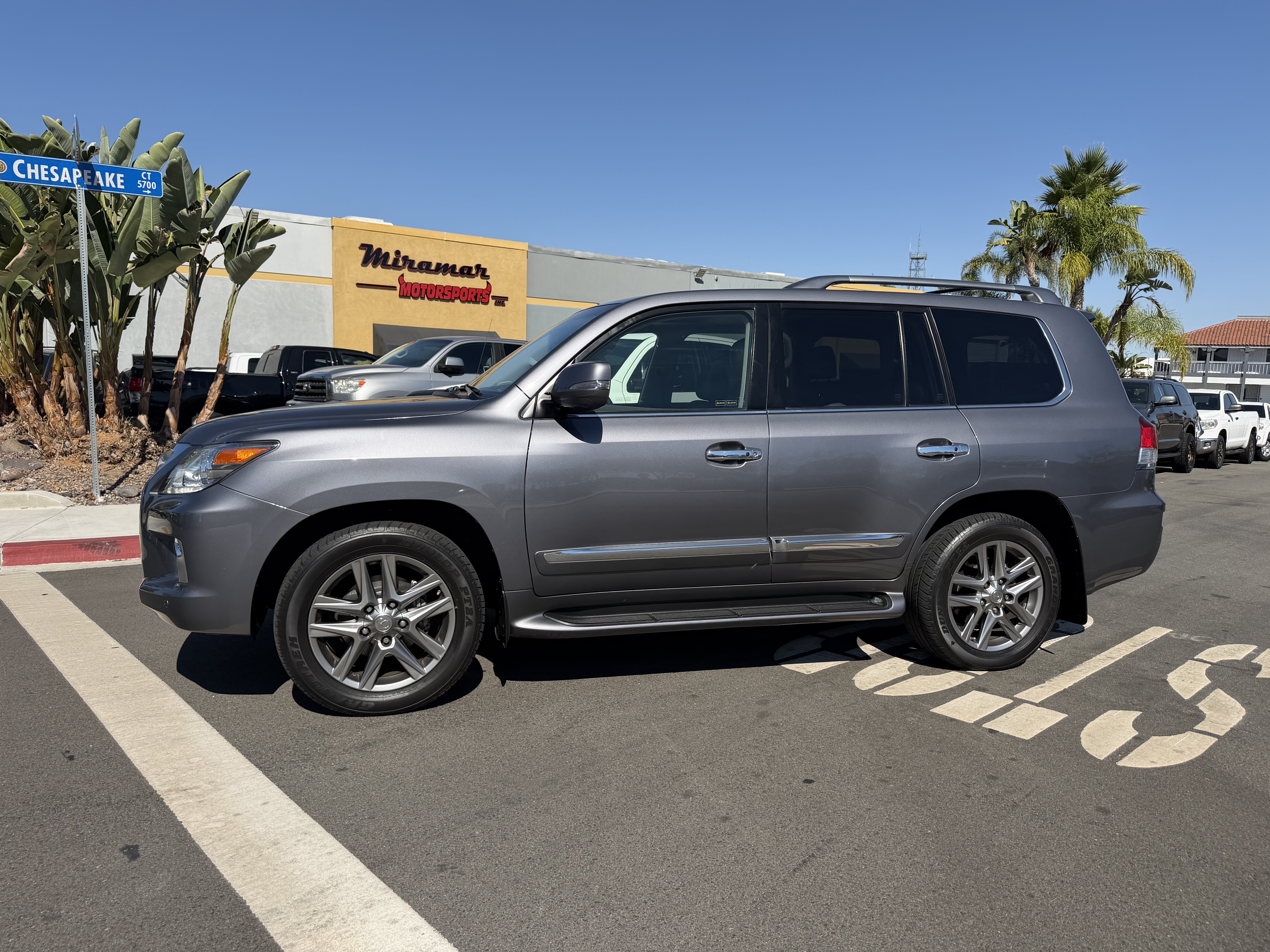 Used 2015 Lexus LX 570 4WD image 25