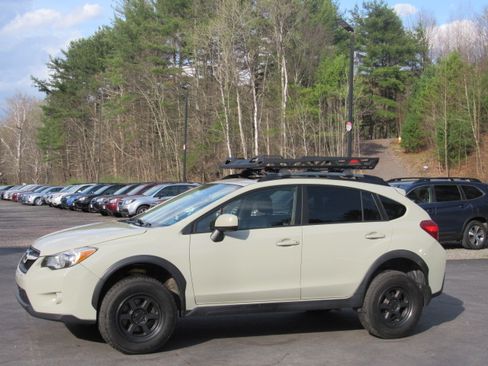 Used 2013 Subaru XV Crosstrek 2.0i Limited AWD/4WD image 2