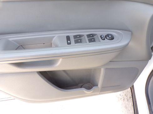 Used 2016 Chevrolet Traverse LS image 11