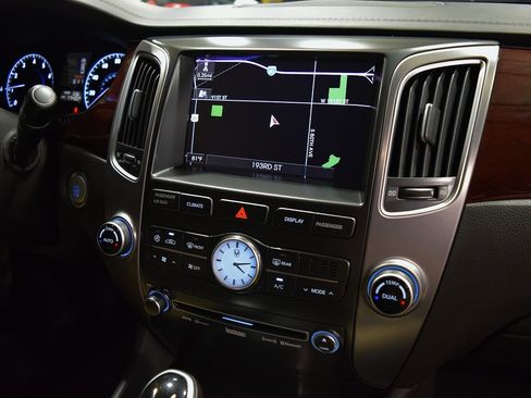 Used 2011 Hyundai Equus Signature RWD image 28