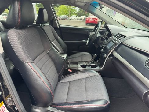 Used 2017 Toyota Camry SE Sedan FWD image 16