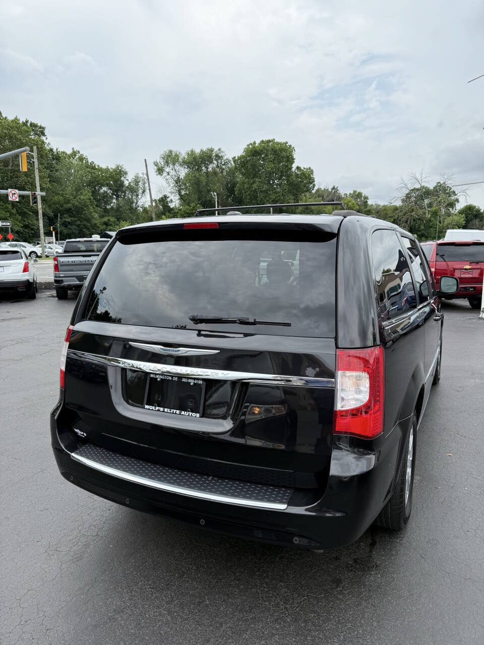 Used 2014 Chrysler Town & Country Touring FWD image 7