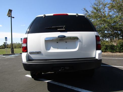 Used 2007 Ford Explorer XLT image 4