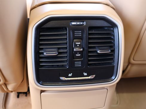 Used 2016 Porsche Macan Turbo image 18