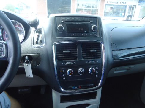 Used 2017 Dodge Grand Caravan SE FWD image 15