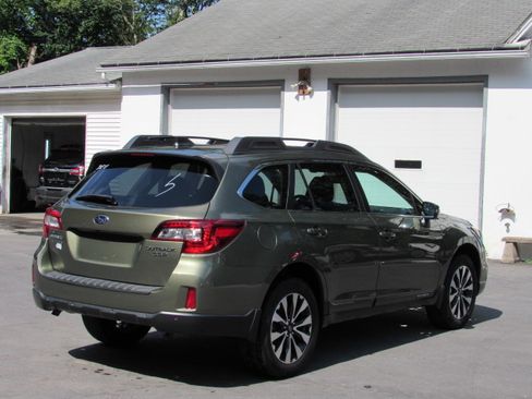 Used 2017 Subaru Outback 3.6R Limited AWD/4WD image 8