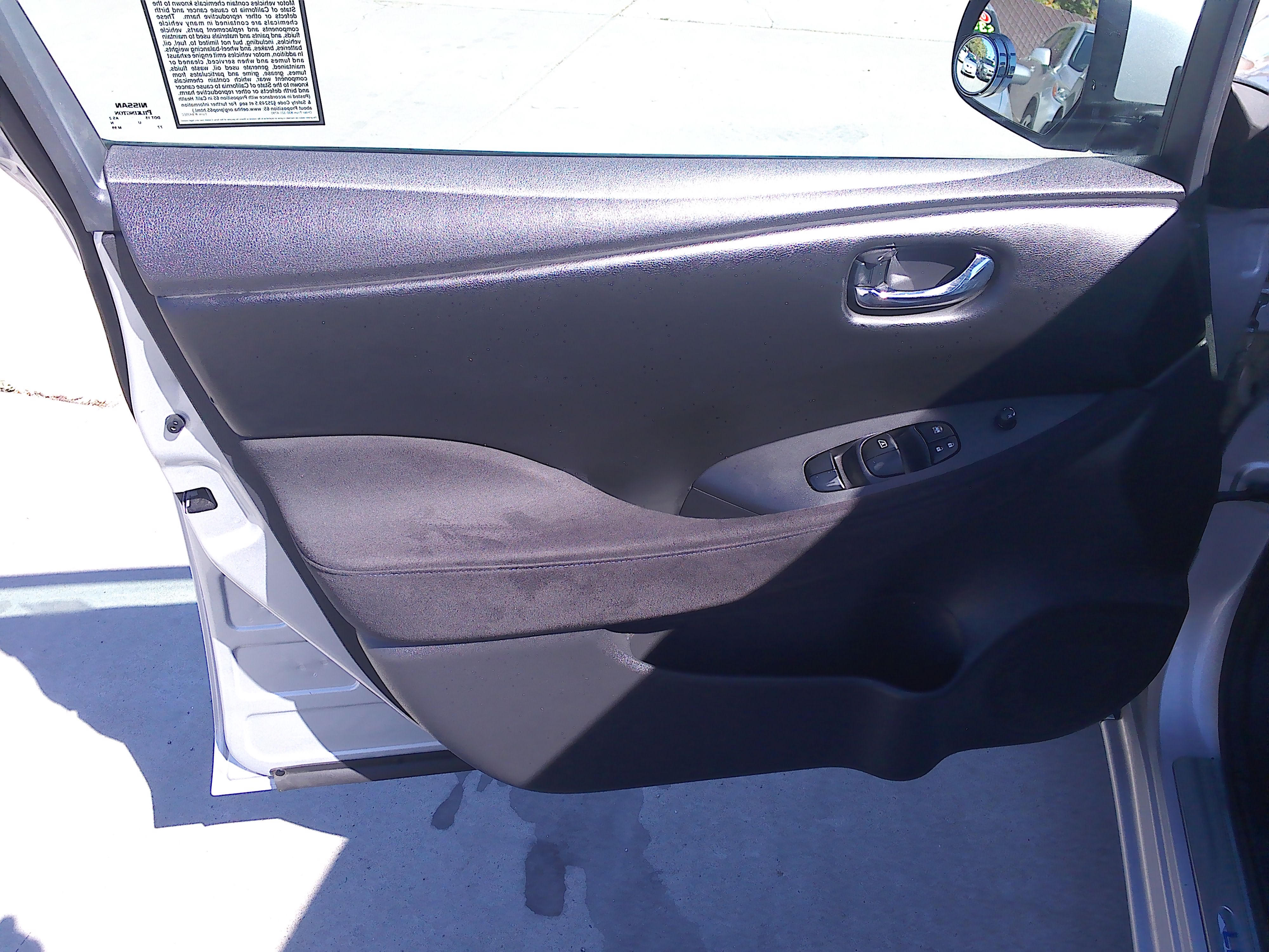Used 2015 Nissan Leaf S FWD image 9