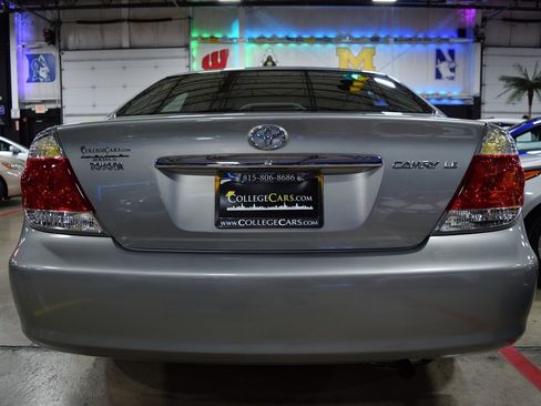 Used 2005 Toyota Camry LE image 9