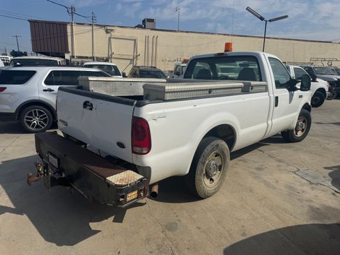 Used 2005 Ford F250 XL image 2