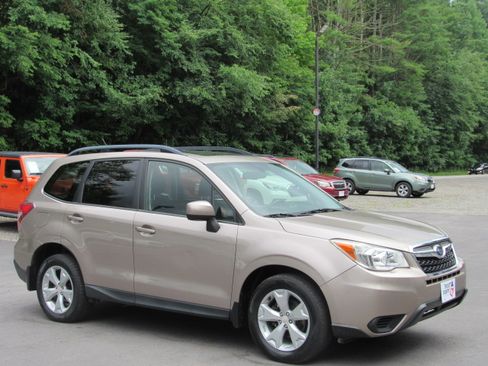Used 2014 Subaru Forester 2.5i Premium AWD/4WD image 10