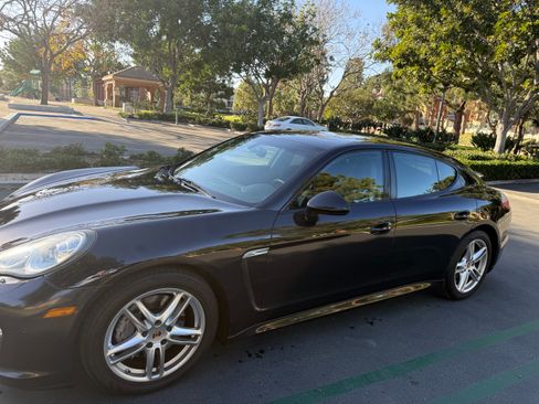 Used 2013 Porsche Panamera image 2