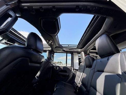 Used 2021 Jeep Wrangler Unlimited Rubicon 392 image 21