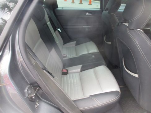 Used 2010 Volvo S40 T5 R-Design image 15