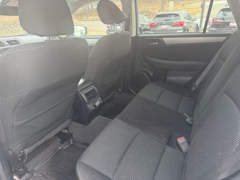 Used 2019 Subaru Outback 2.5i Premium image 9