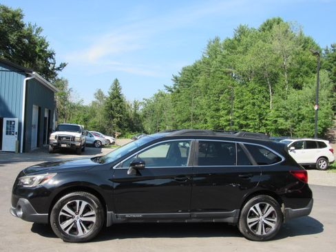 Used 2018 Subaru Outback 2.5i Limited AWD/4WD image 3