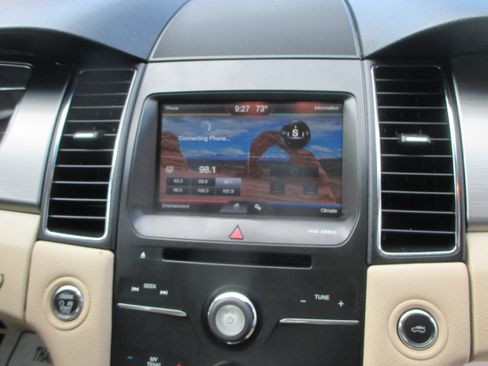 Used 2015 Ford Taurus SEL FWD image 3