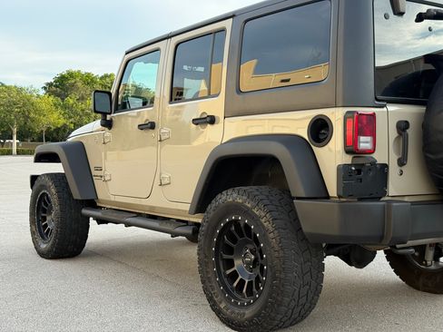 Used 2018 Jeep Wrangler Unlimited Sport S AWD/4WD image 35