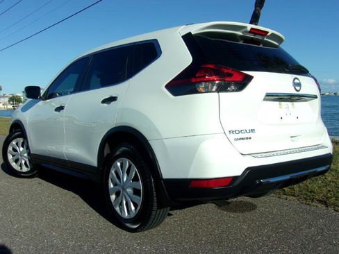 Used 2018 Nissan Rogue S image 3