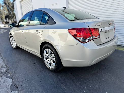 Used 2013 Chevrolet Cruze LS image 2