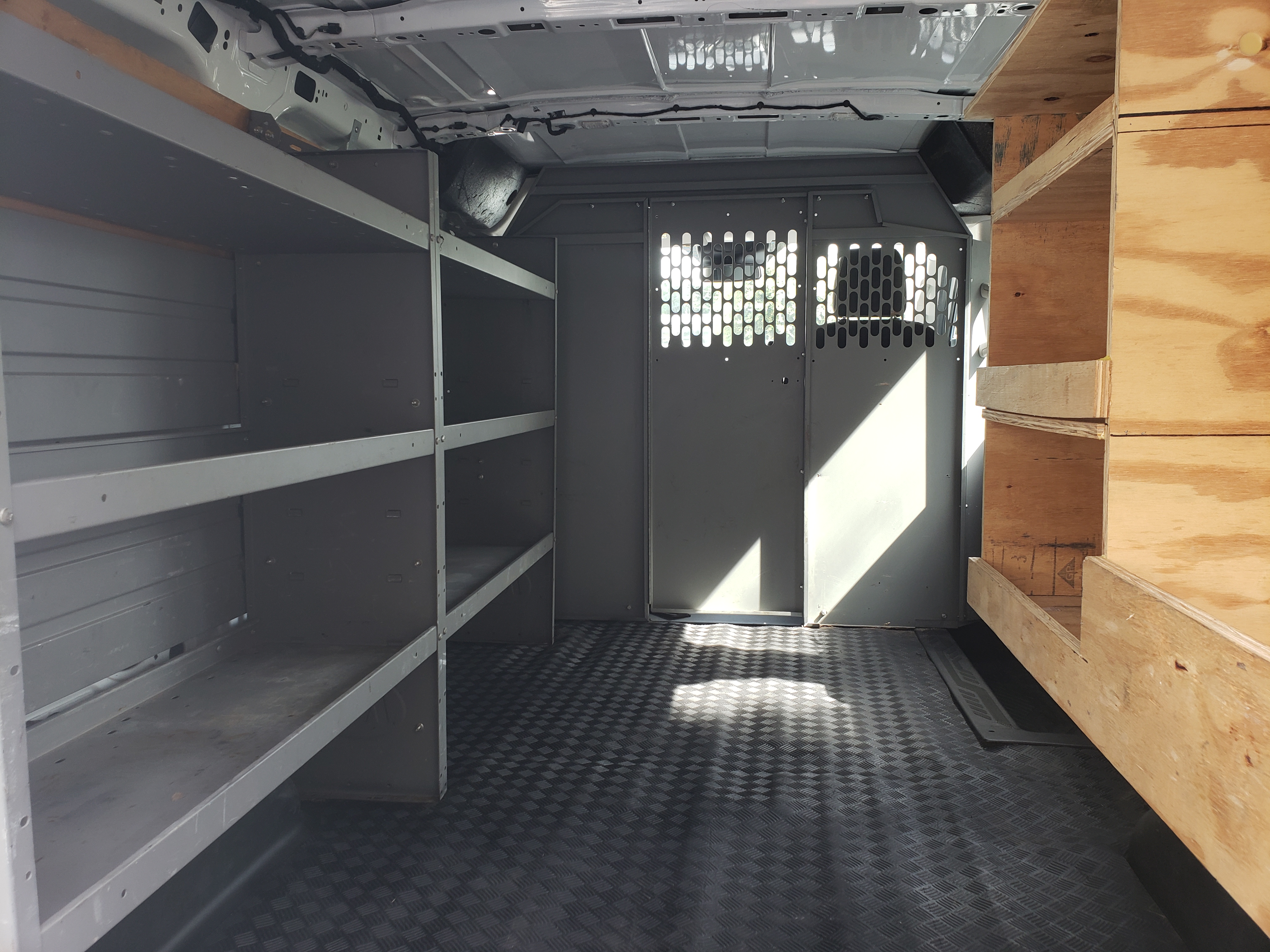 Used 2018 Ford Transit 250 130 Low Roof RWD image 9