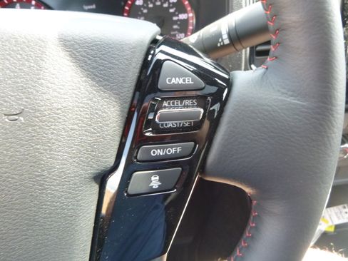 Used 2024 Nissan Frontier 4x4 Crew Cab image 27