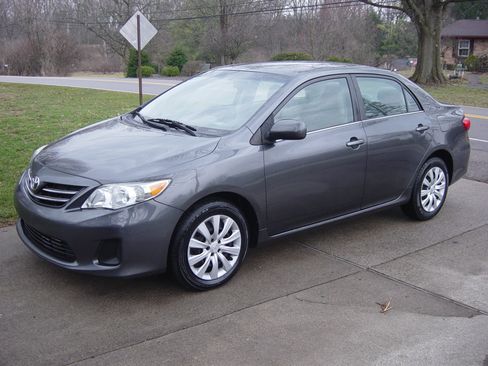 Used 2013 Toyota Corolla LE image 1