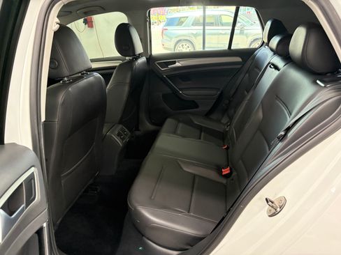 Used 2016 Volkswagen Golf 4-Door FWD image 13