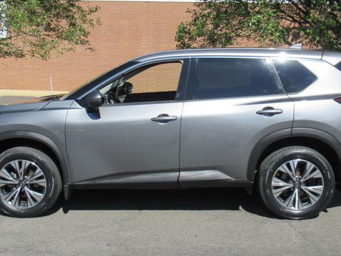 Used 2021 Nissan Rogue SV image 5